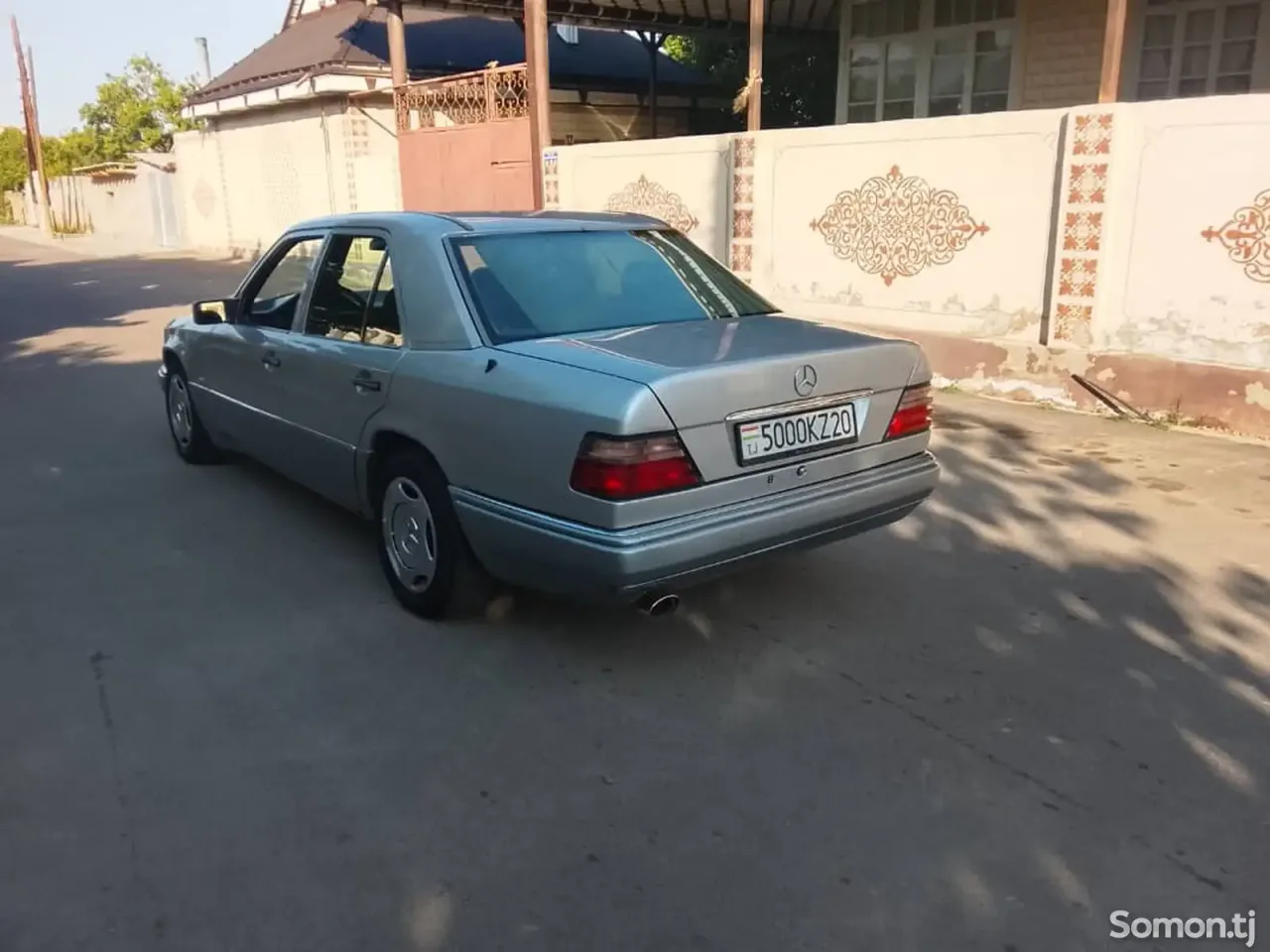 Mercedes-Benz W124 1995 · 2.2 MT