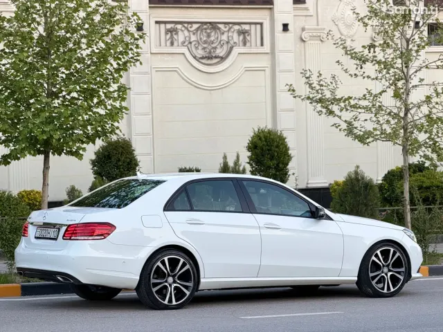 Mercedes-Benz E class 2015 · 2.2 AT