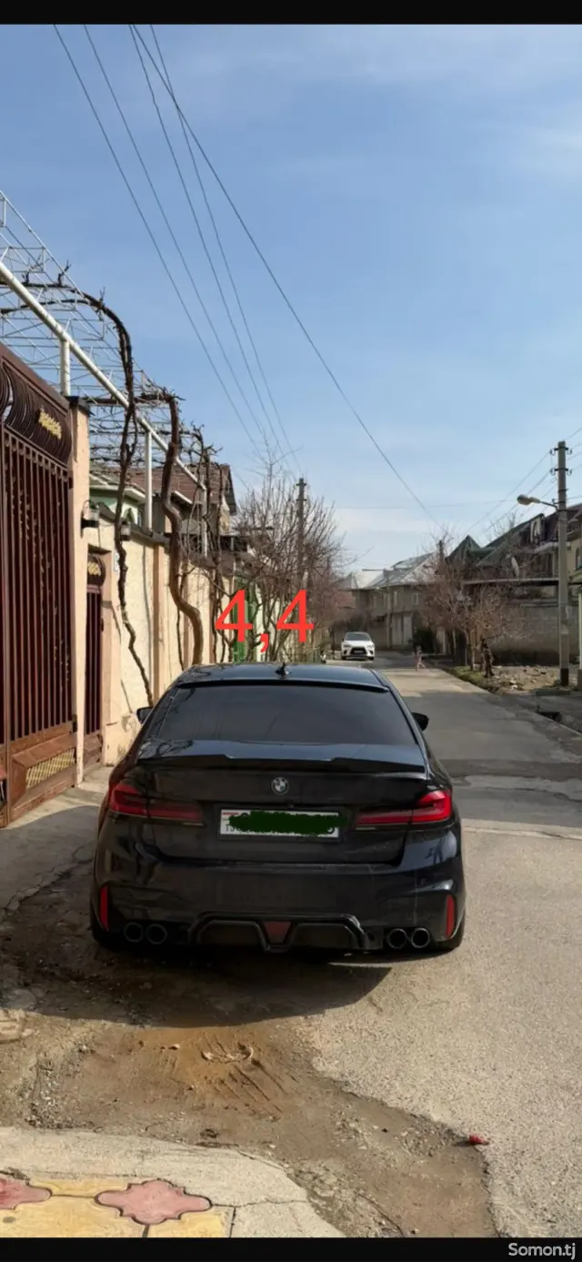 BMW M5 2018 · 4.4 AT