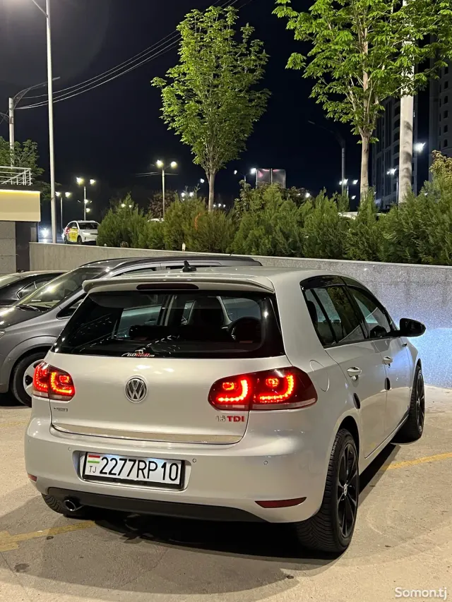 Volkswagen Golf 2012 · 1.6 AT