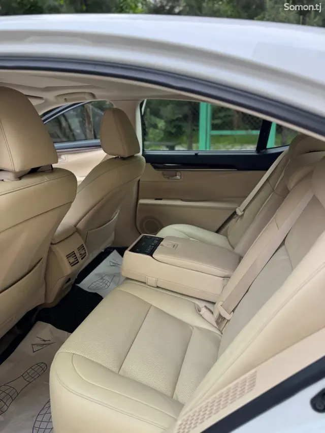Lexus ES series 2015 · 3.0 AT