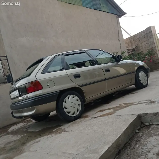 Opel Astra F 1996 · 1.6 MT