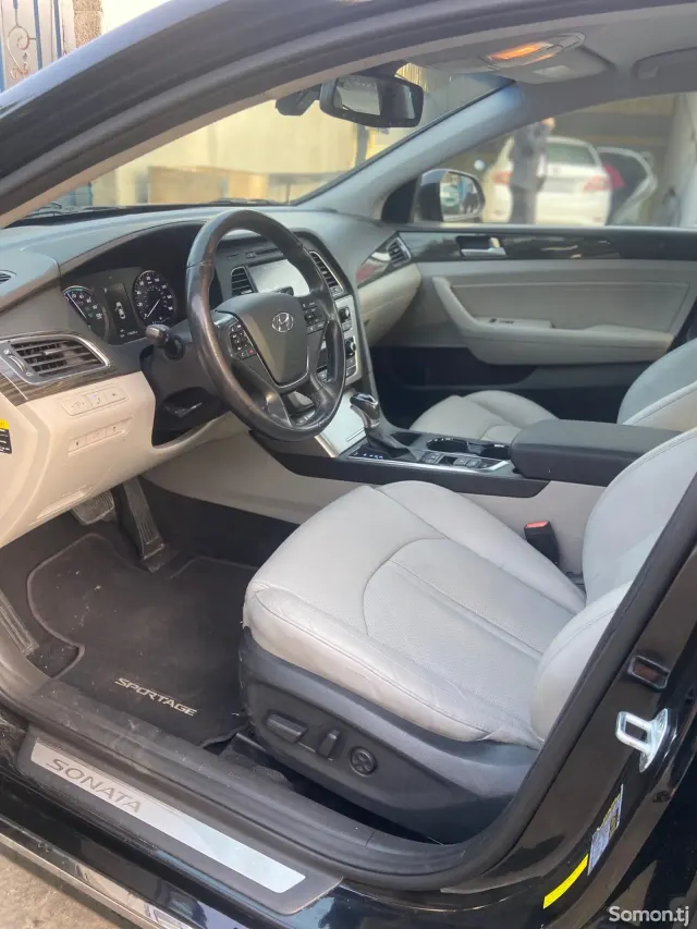 Hyundai Sonata 2017 · 2.4 AT