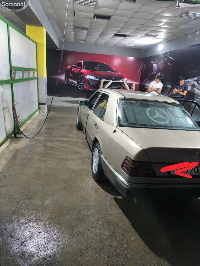 Mercedes-Benz W124 1992 · 2.5 MT