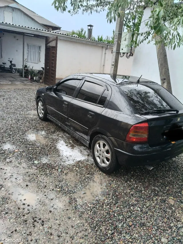 Opel Astra G 2000 · 1.6 AT