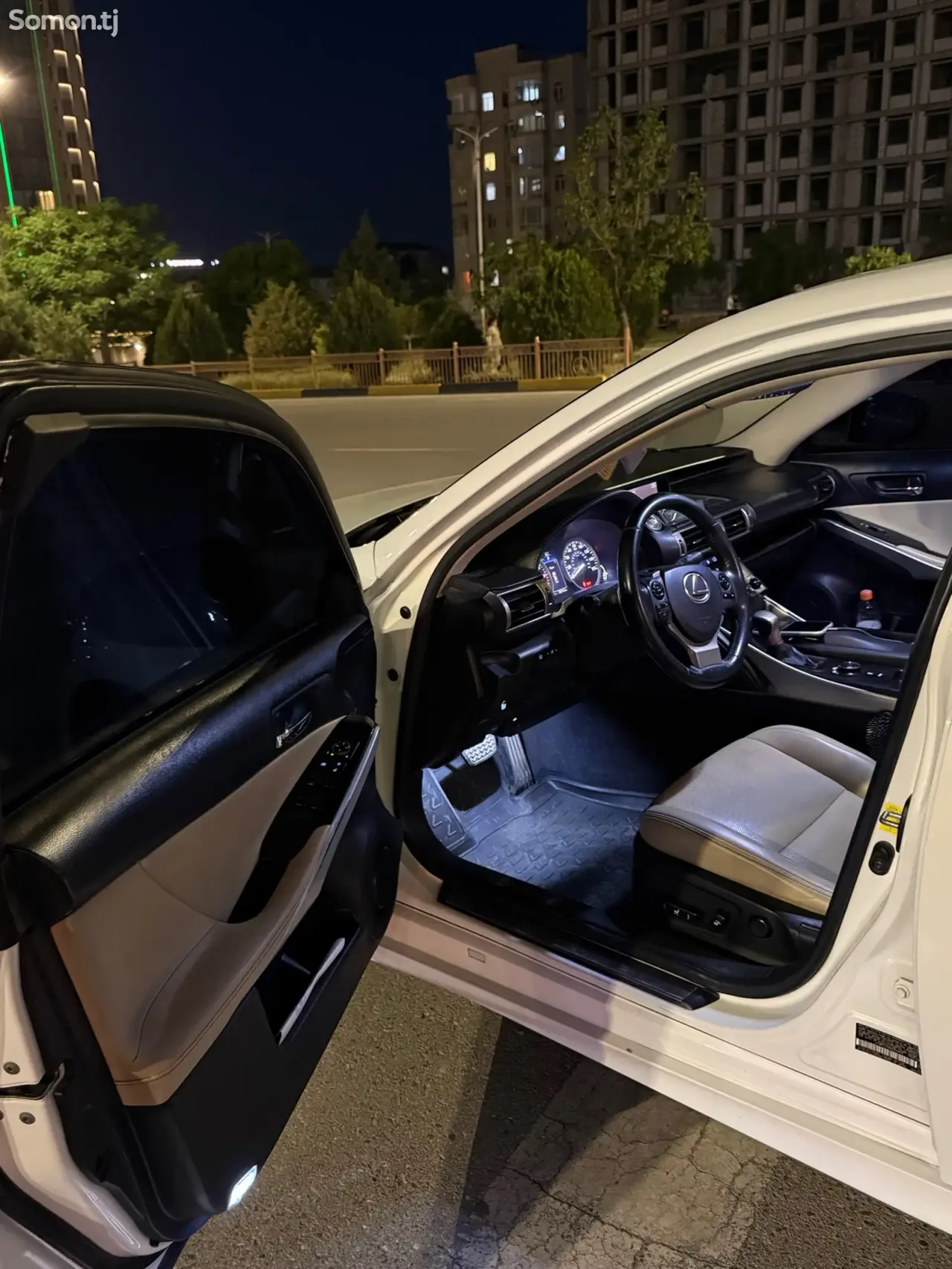 Lexus IS series 2014 · 2.5 AT