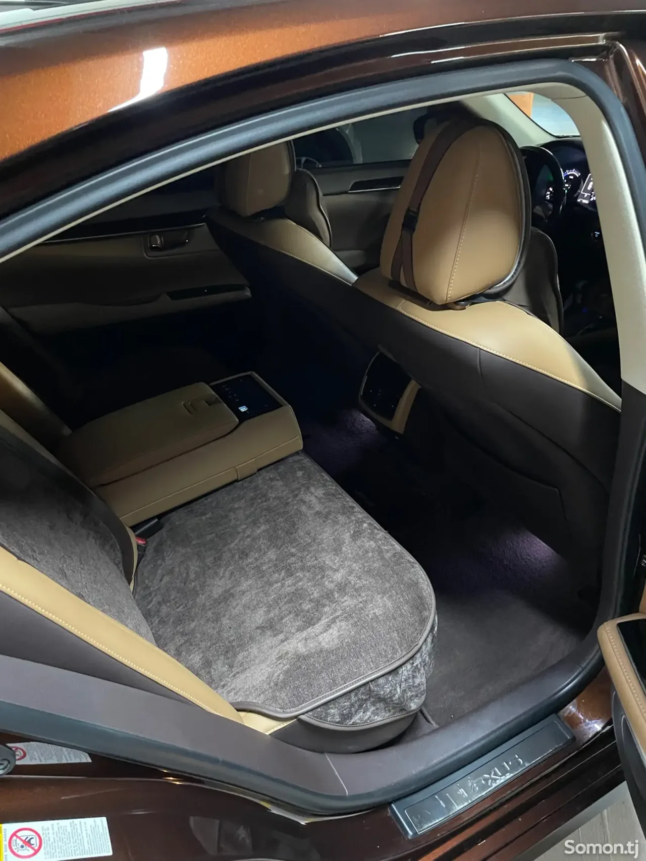 Lexus ES series 2016 · 2.5 AT