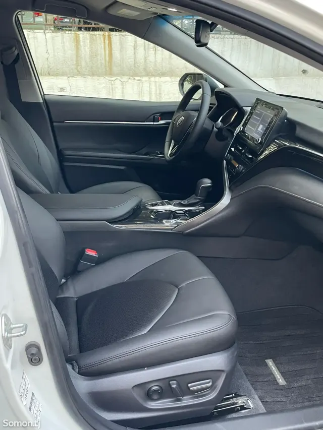 Toyota Camry 2018 · 2.5 AT