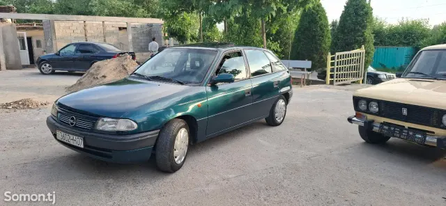 Opel Astra F 1995 · 1.6 MT