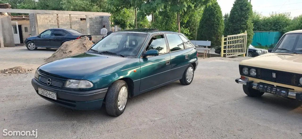 Opel Astra F 1995 · 1.6 MT
