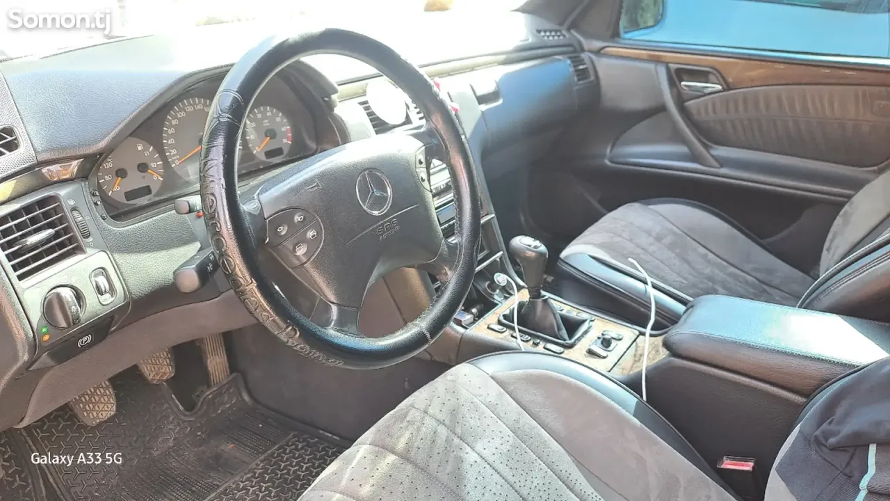 Mercedes-Benz E class 2000 · 2.3 MT