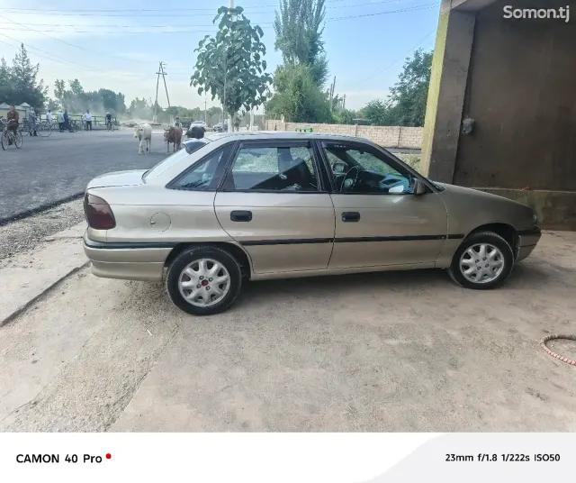 Opel Astra F 1995 · 1.6 MT