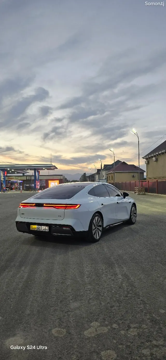 Geely Galaxy E8 2025 · AT