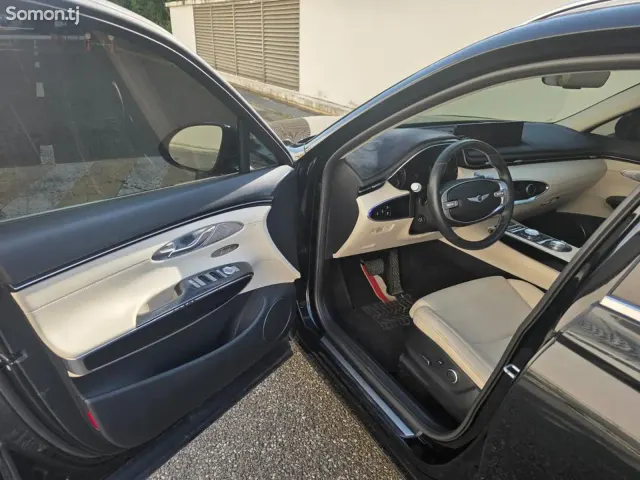 Hyundai Genesis 2021 · 2.5 AT