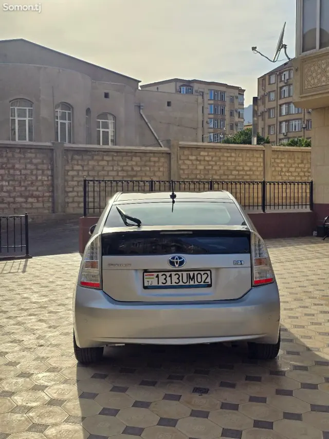 Toyota Prius 2011 · 1.8 CVT