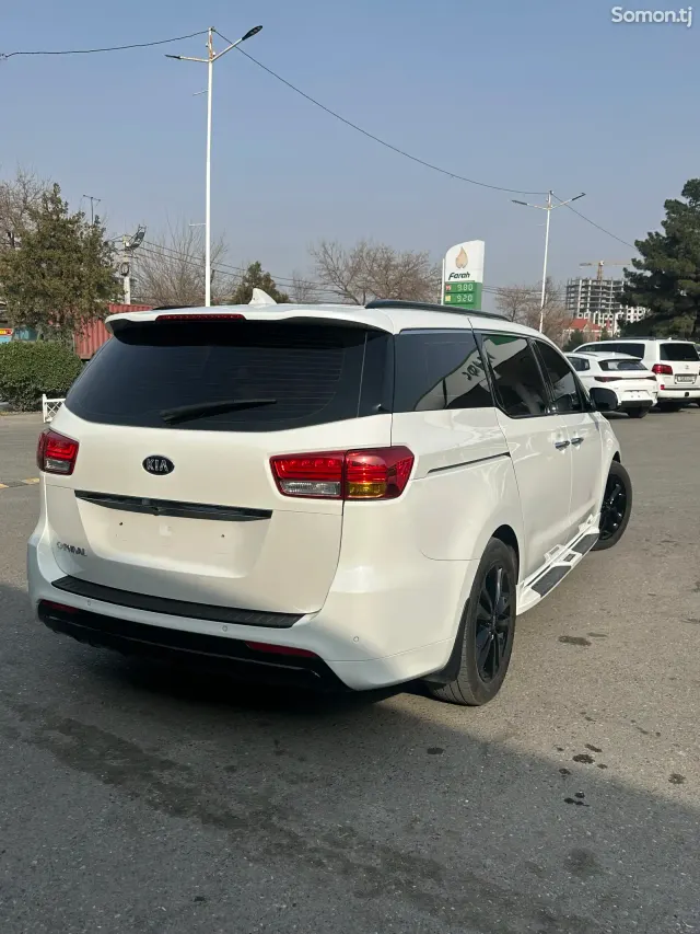Kia Carnival 2015 · 2.2 AT