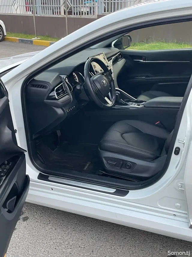 Toyota Camry 2019 · 2.5 AT