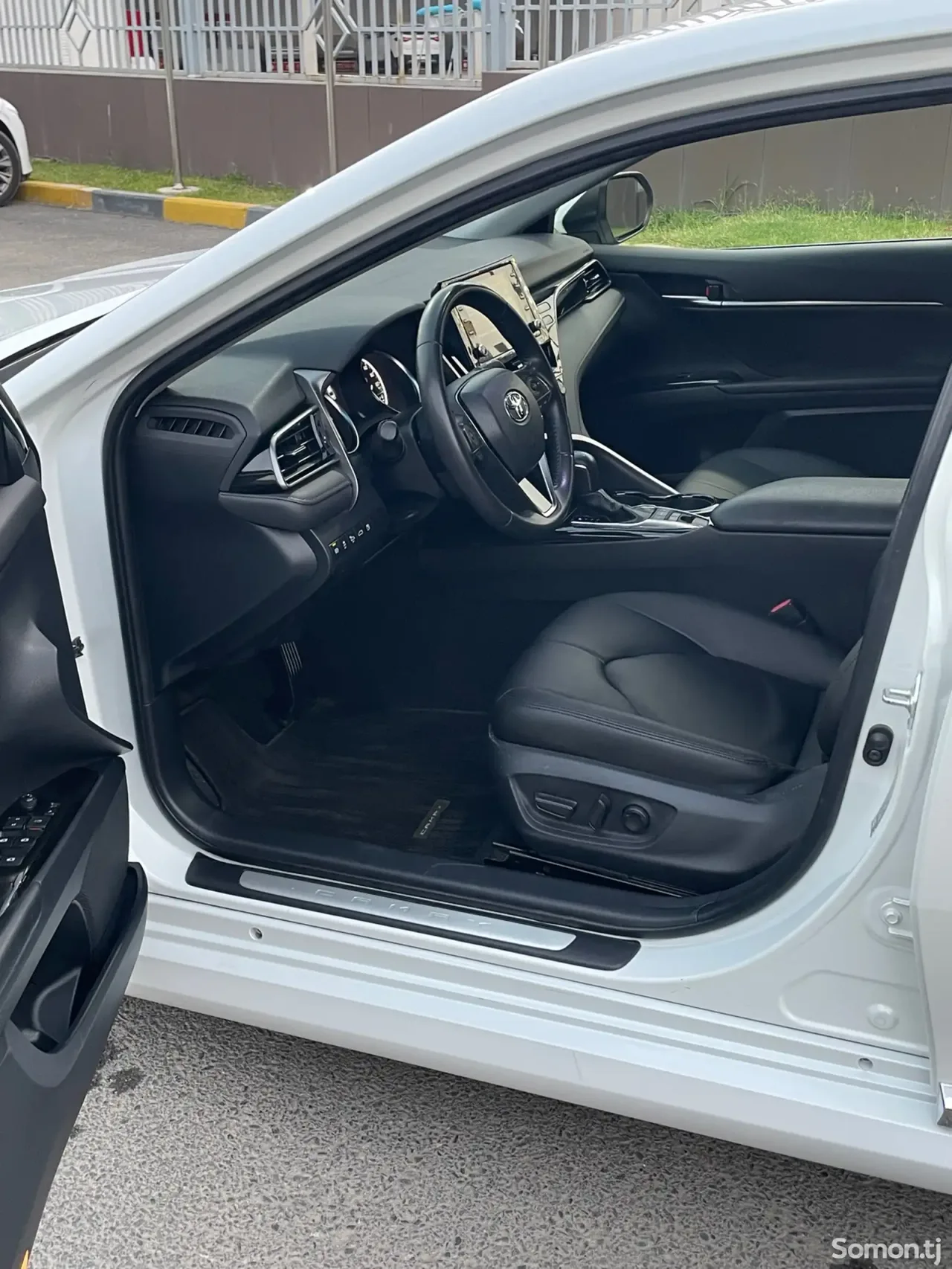 Toyota Camry 2019 · 2.5 AT