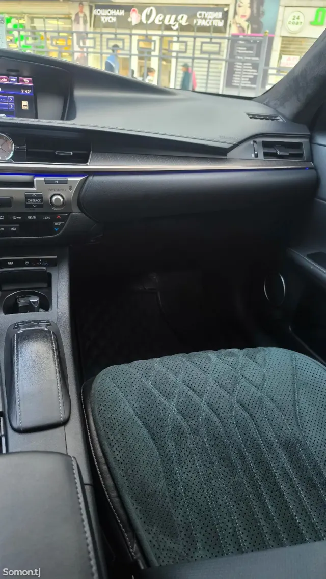 Lexus ES series 2015 · 3.0 AT