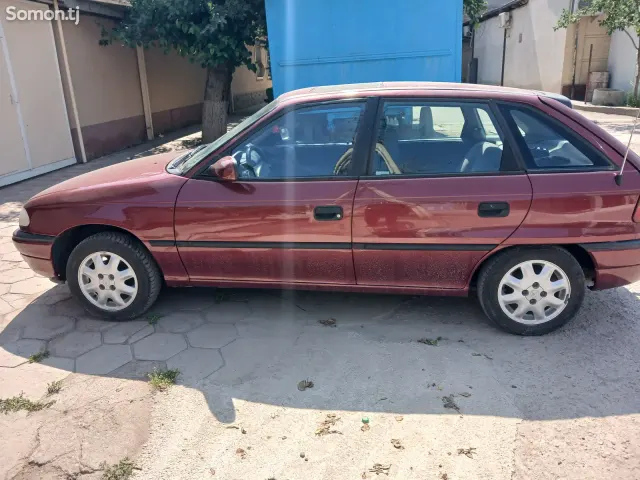 Opel Astra F 1993 · 1.6 MT