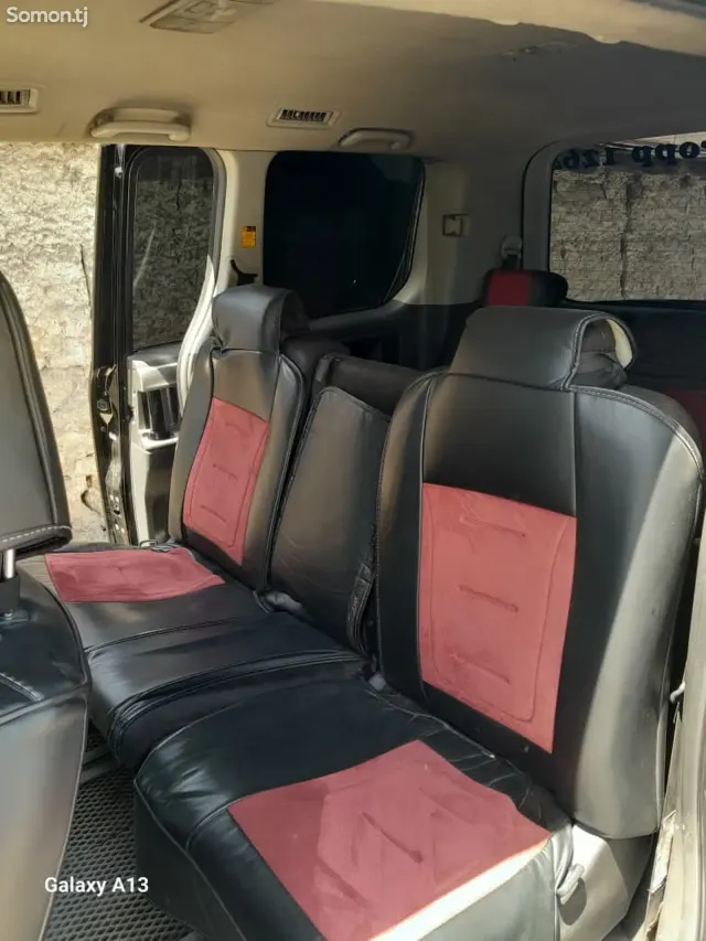 Toyota Voxy 2007 · 2.0 AT
