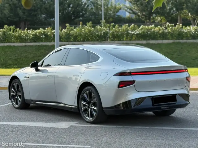 Xpeng P7 2025 · 3.0 CVT