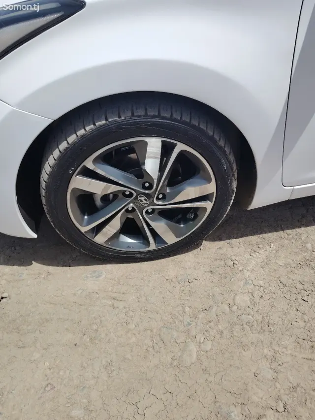 Hyundai Avante 2014 · 1.6 AT