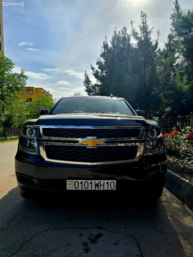 Chevrolet Suburban 2016 · 5.3 AT