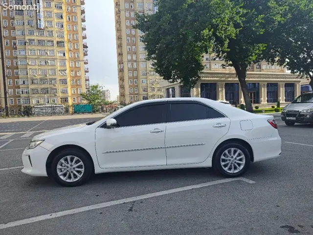 Toyota Camry 2015 · 2.5 AT