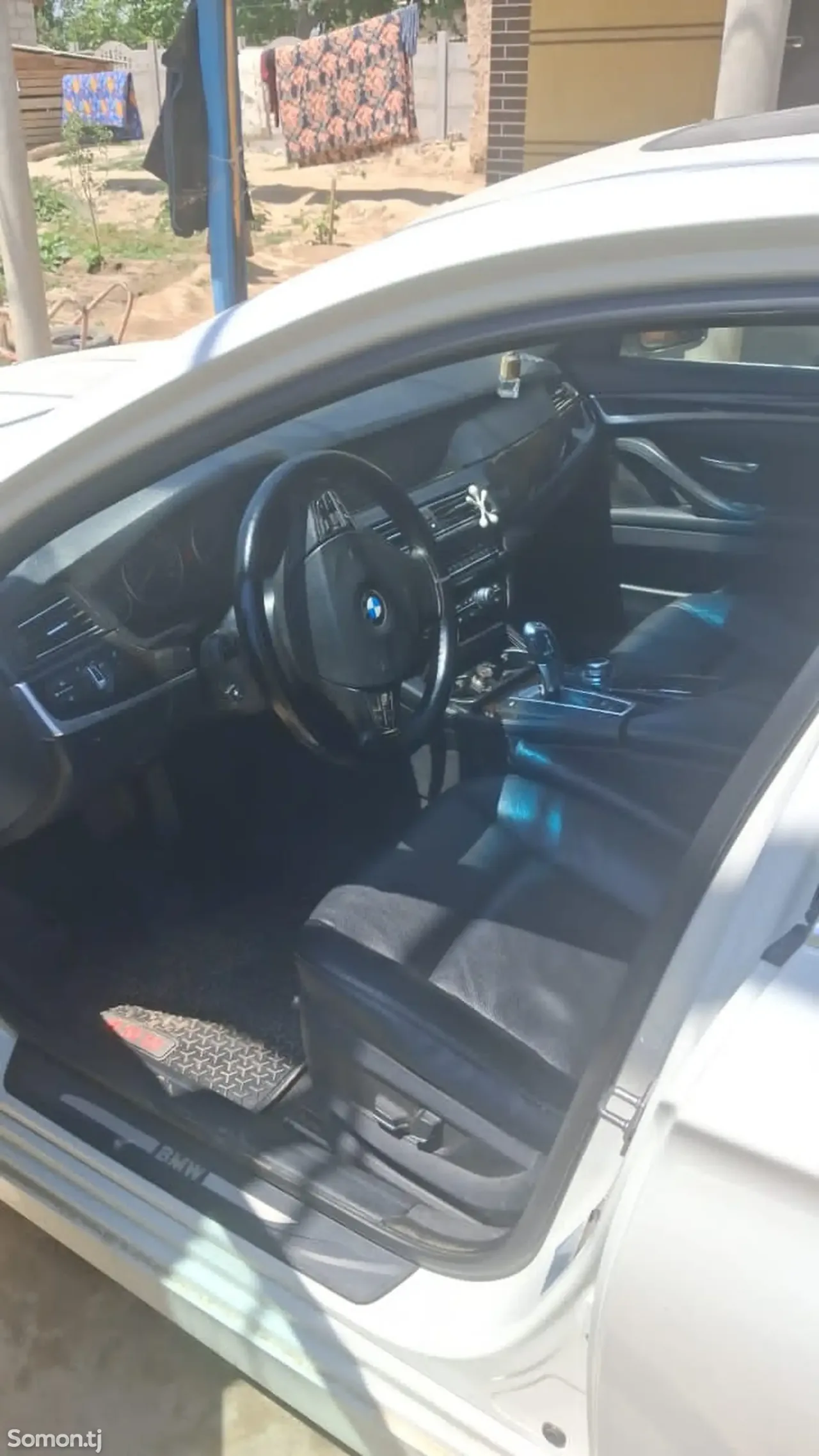 BMW M5 2011 · 2.0 AT