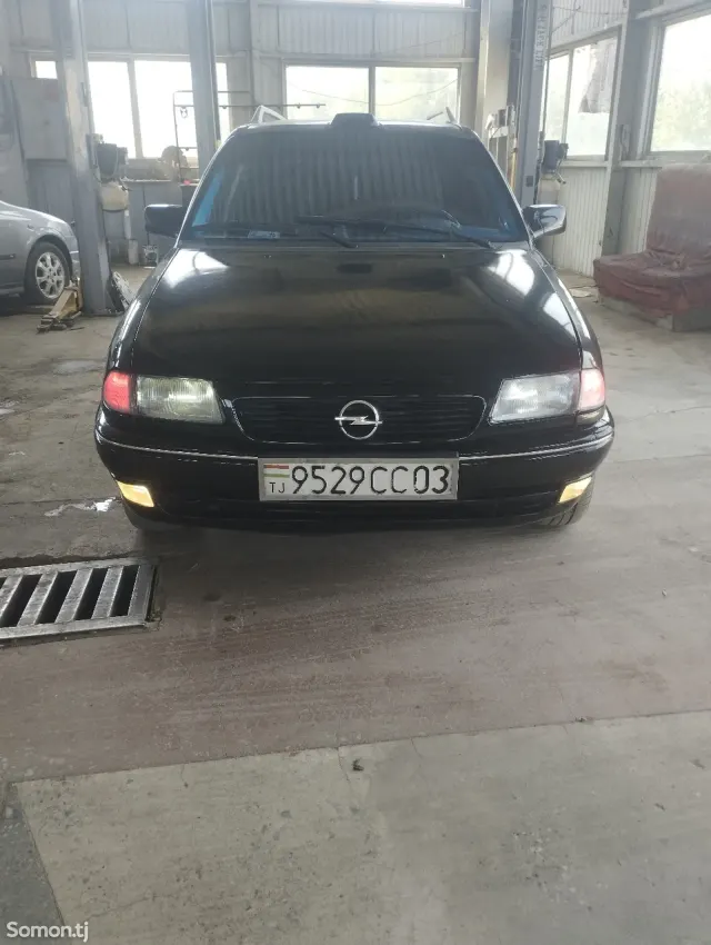 Opel Astra F 1994 · 1.6 MT