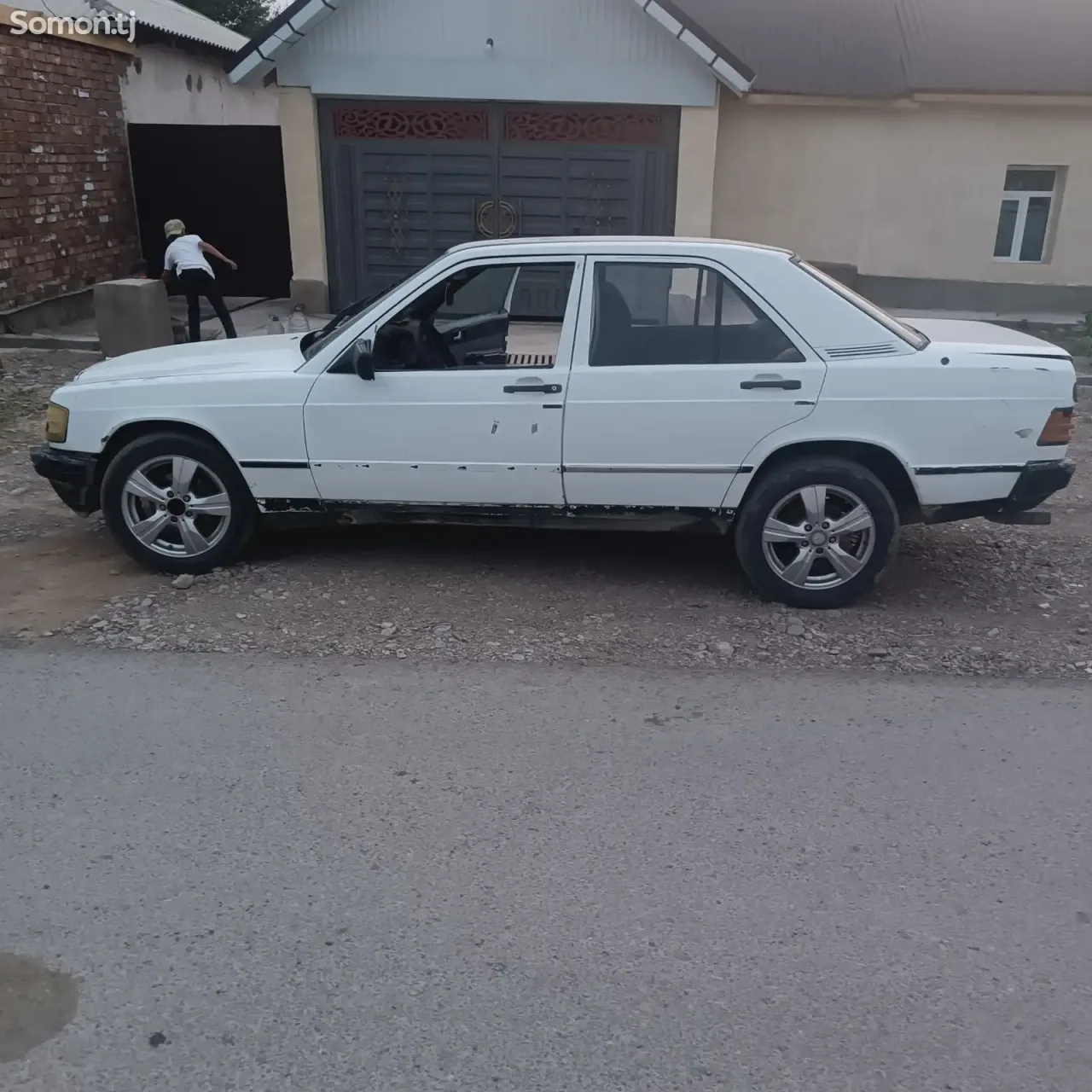Mercedes-Benz W201 1985 · 2.0 MT