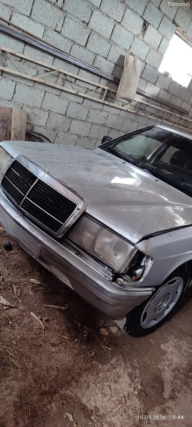 Mercedes-Benz W201 1985 · 1.7 MT