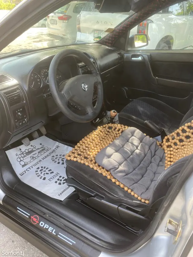 Opel Astra G 2001 · 1.6 MT
