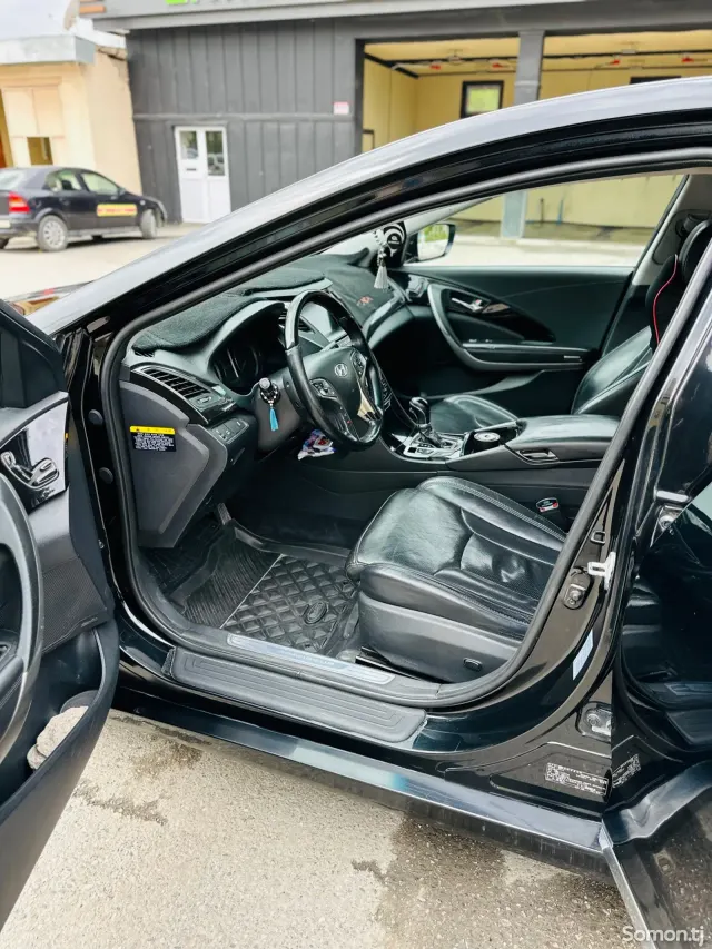 Hyundai Grandeur 2012 · 3.0 AT