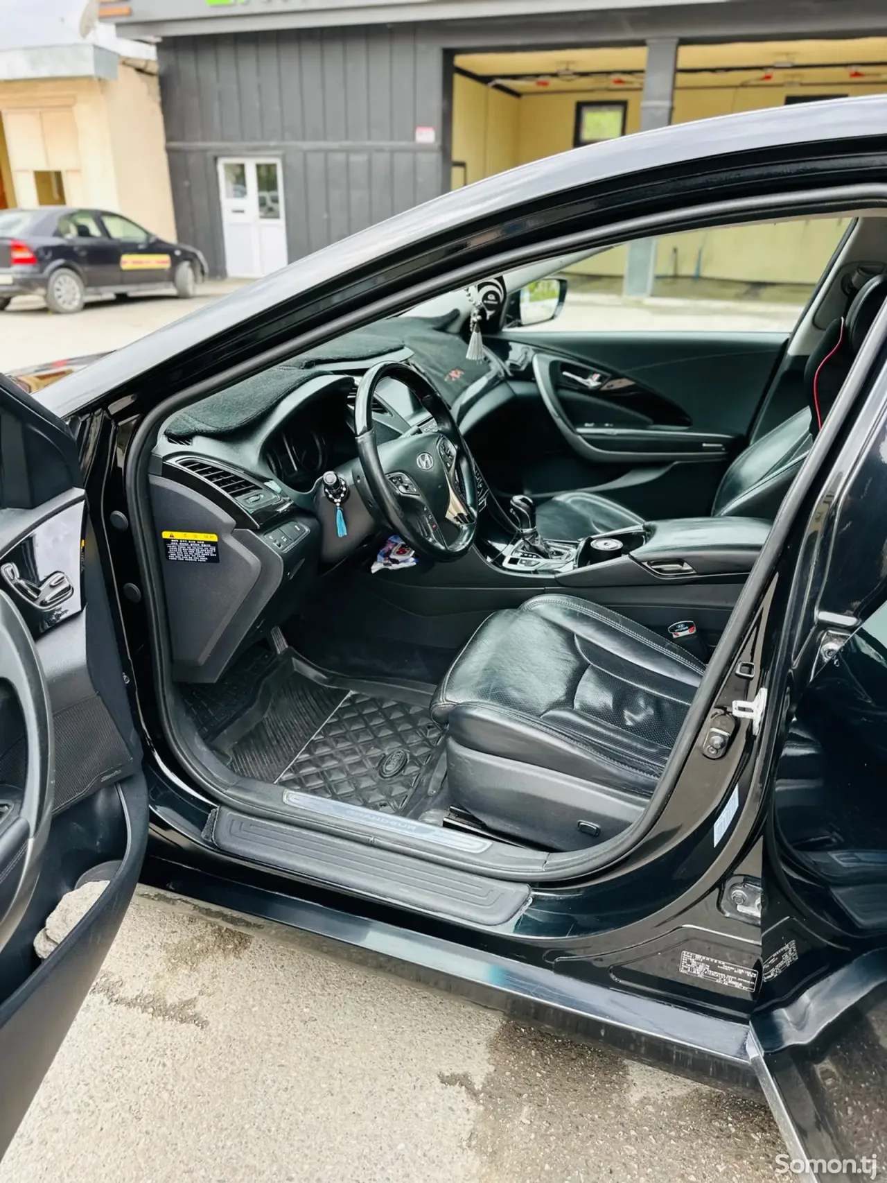 Hyundai Grandeur 2012 · 3.0 AT
