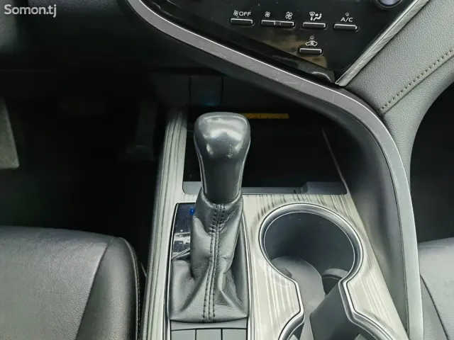 Toyota Camry 2019 · 2.5 AT