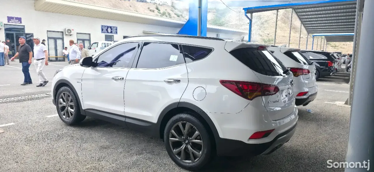Hyundai Santa Fe 2016 · 2.0 AT