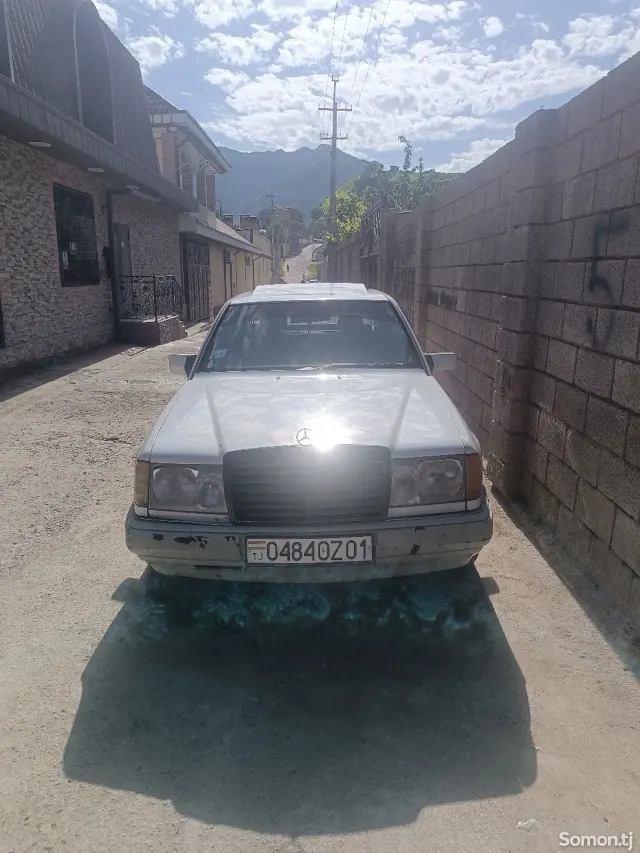 Mercedes-Benz W124 1992 · 2.0 MT