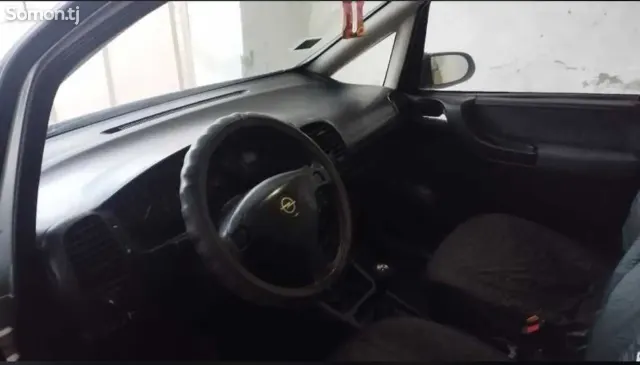 Opel Zafira 1999 · 1.8 MT