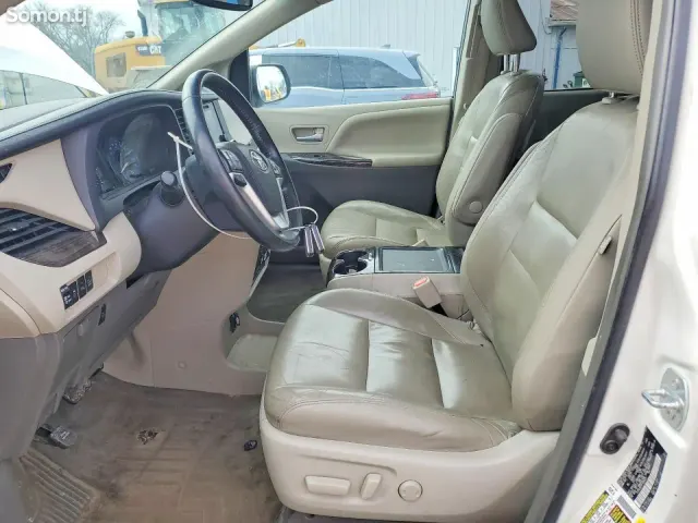 Toyota Sienna 2015 · 3.5 AT