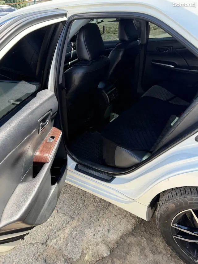 Toyota Camry 2016 · 2.5 AT
