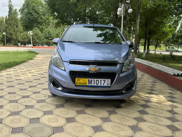 Chevrolet Spark 2015 · 1.1 AT