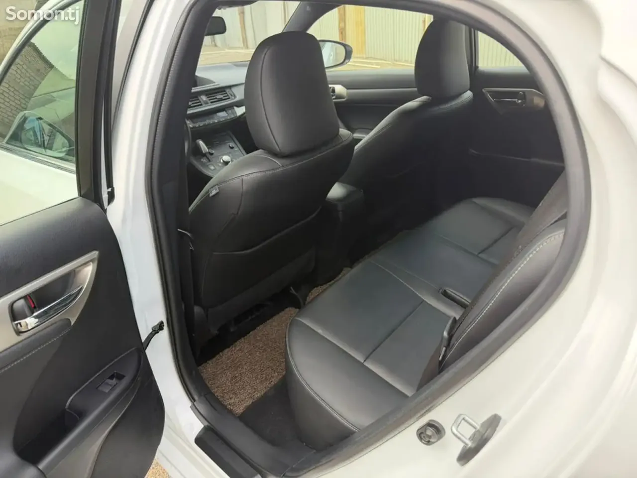 Lexus CT series 2016 · 2.0 AT
