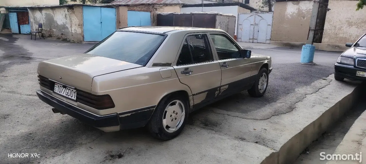 Mercedes-Benz W201 1987 · 1.8 MT