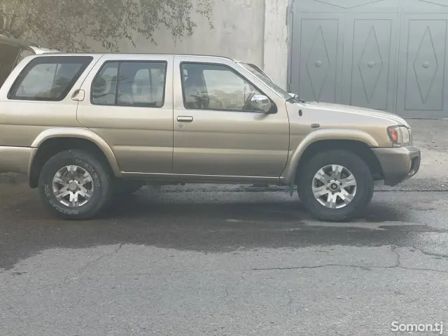 Nissan Pathfinder 2005 · 3.5 MT