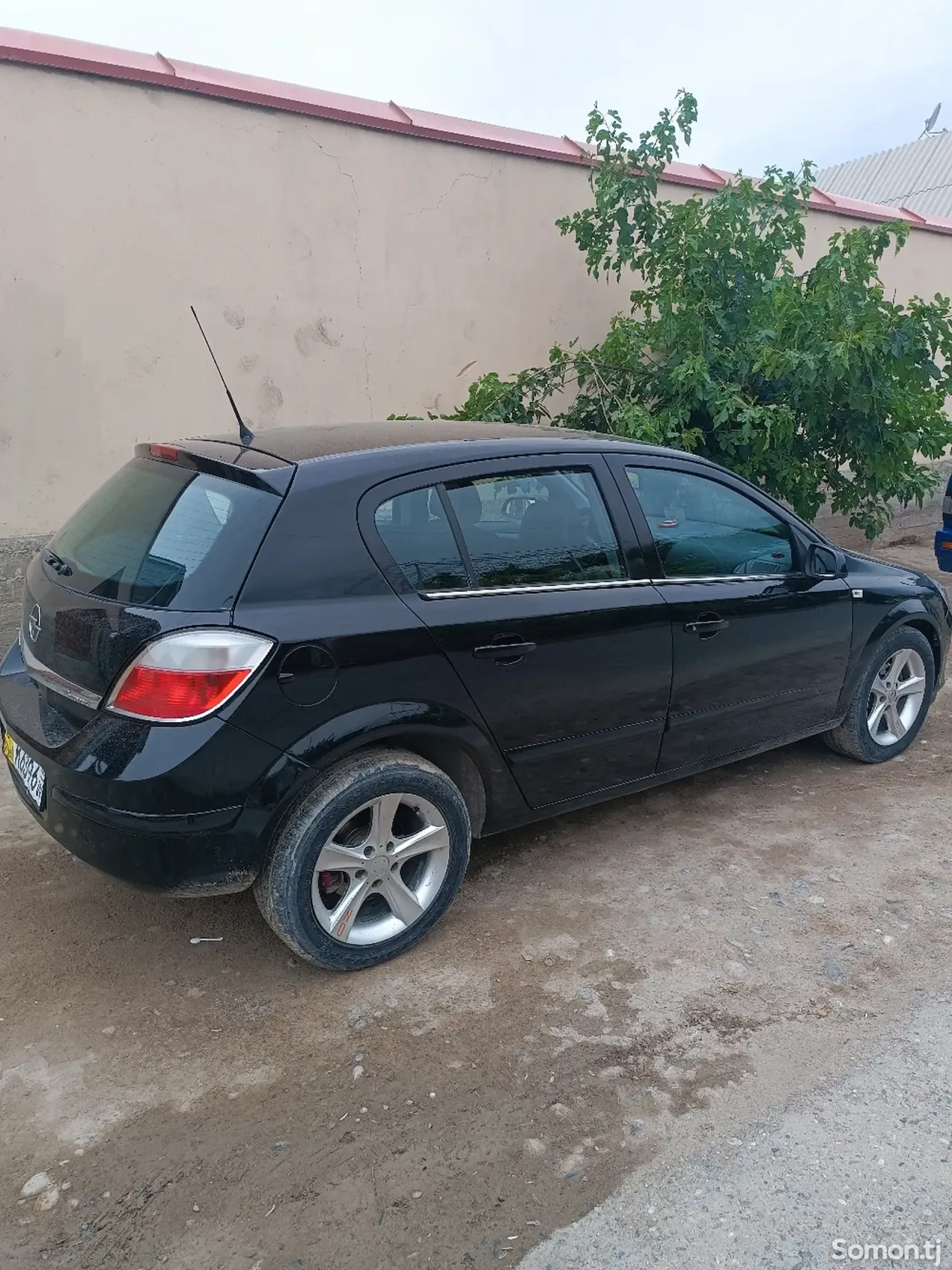 Opel Astra H 2004 · 1.6 MT
