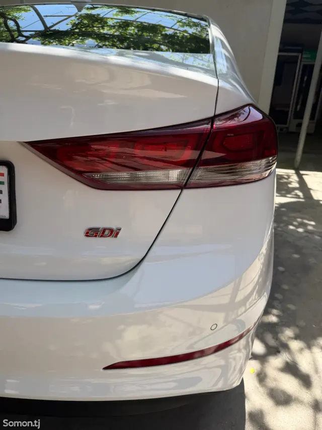 Hyundai Avante 2016 · 1.6 AT