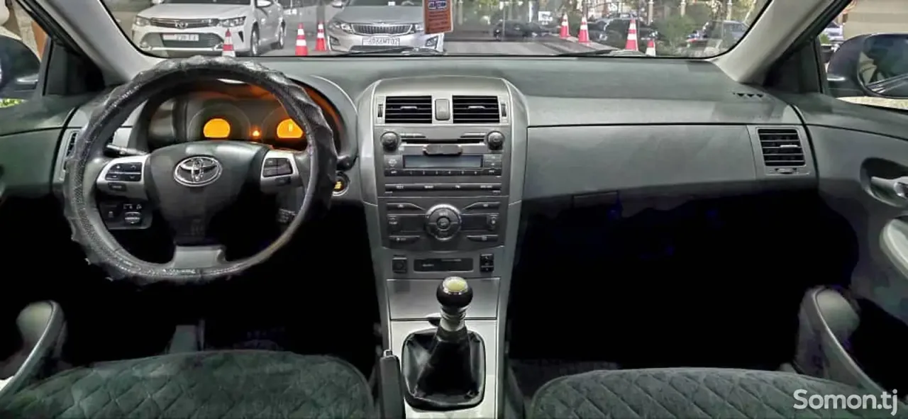 Toyota Corolla 2012 · 1.6 MT