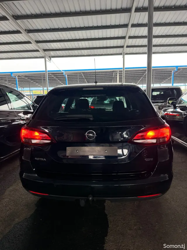 Opel Astra K 2018 · 1.6 MT